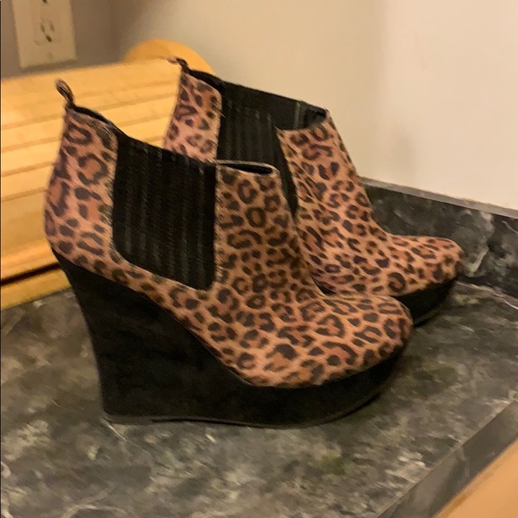 Guess Leopard Print Faux Suede wedge booties - Picture 3 of 3